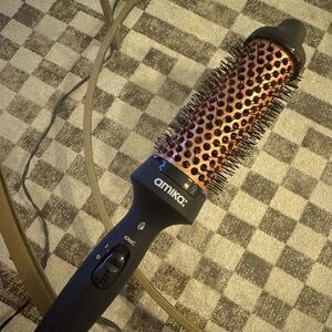Amika Thermal Ionic Hairbrush